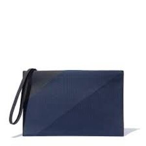 Rothy’s midnight navy essential pouch/wristlet with magnets